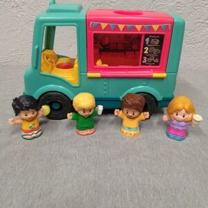 Little people Taco Truck, boy with taco, mom with coffee, lady with coffee, boy